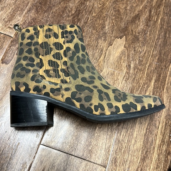 Blondo Animal Print Waterproof Booties - Picture 3 of 14